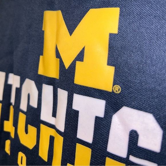 🏈🏟️ University of Michigan Wolverines Marquee Stadium Navy Polyester Hoodie 🏈 - Picture 10 of 14